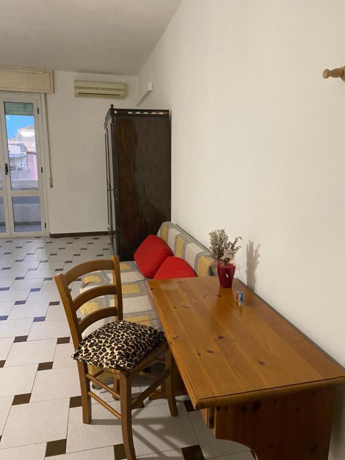 Casa Vacanze Gilli Hotel Каляри Екстериор снимка